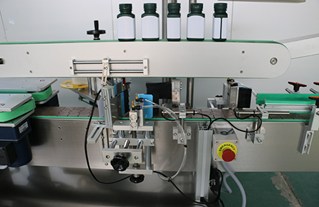 方瓶多側面貼標機