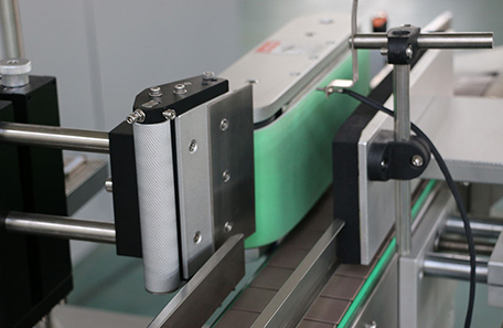 立式果汁/果醬貼標機