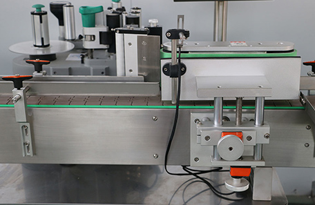 立式醬瓶貼標(biāo)機