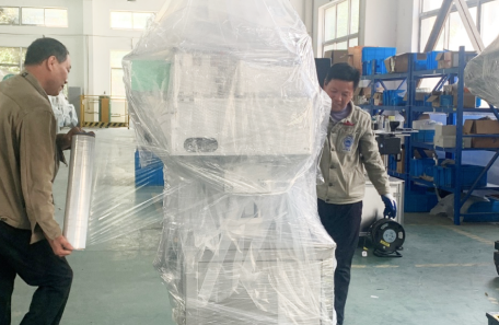 上海嘉定某知名物流企業訂購貼標機